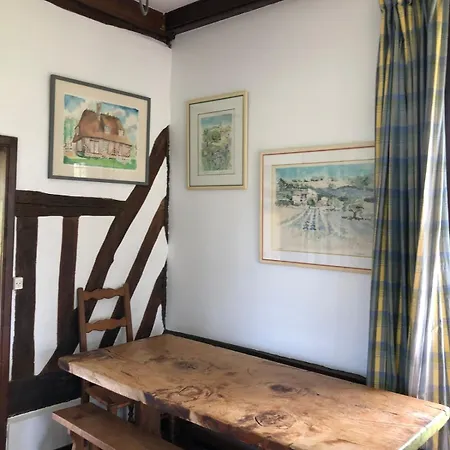 Chaumiere Normande, Les Pommiers Proches De La *