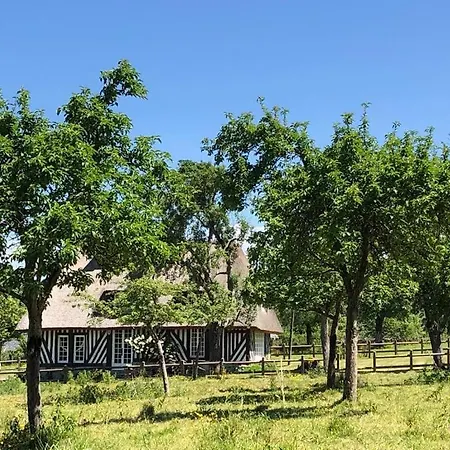 Chaumiere Normande, Les Pommiers Proches De La Feriehus *