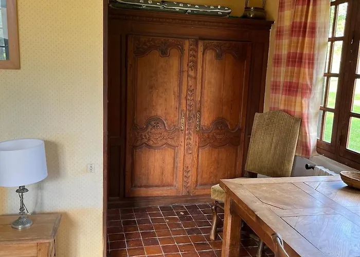 Chaumiere Normande, Les Pommiers Proches De La