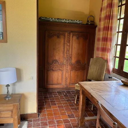 Chaumière Normande, Les Pommiers Proches De La