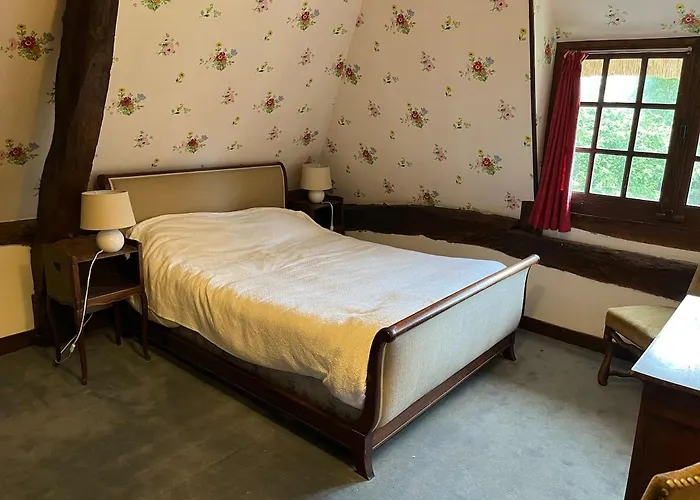 Chaumière Normande, Les Pommiers Proches De La