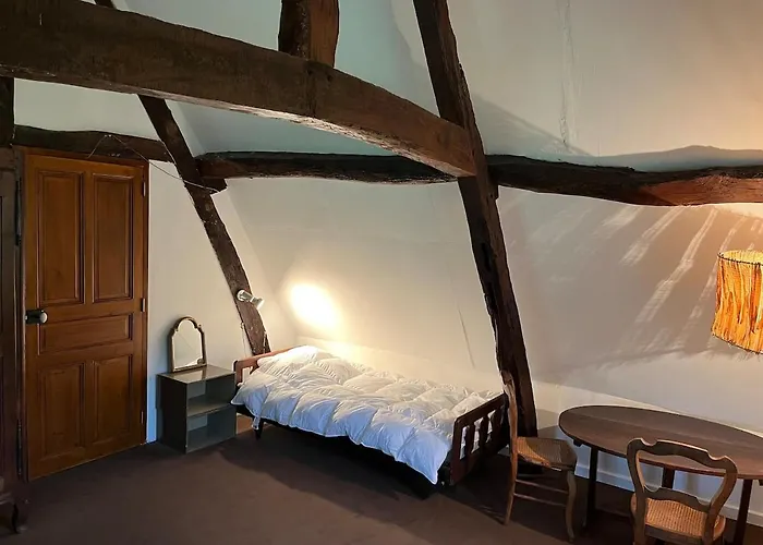 Chaumière Normande, Les Pommiers Proches De La *